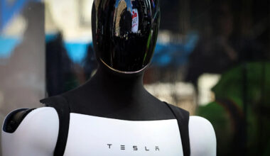Tesla reports Q2 earnings miss but beats on revenue; cash burn rate less than expected