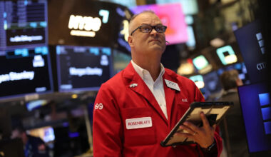 Stock market today: Dow, S&P 500, Nasdaq seesaw as semiconductor stocks sell off