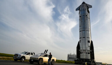 SpaceX stock closes at lows after first test flight since IPO scrubbed