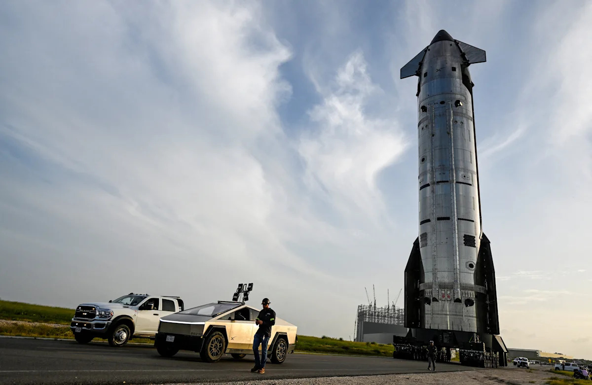 SpaceX stock closes at lows after first test flight since IPO scrubbed