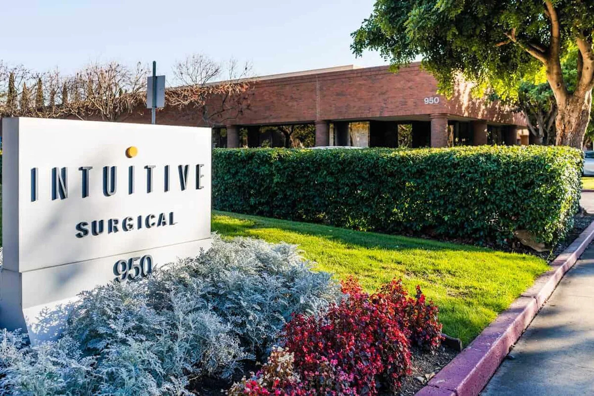 J&J Finally Has a Rival to da Vinci. 1 Number in Intuitive Surgical’s Last Quarter Says It Won’t Be Enough to Move the Needle for JNJ Stock.