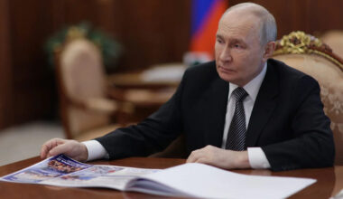 Russia’s economy is ‘sputtering,’ and Putin’s wartime spending model has pushed the country to an ‘economic, political, and military abyss’