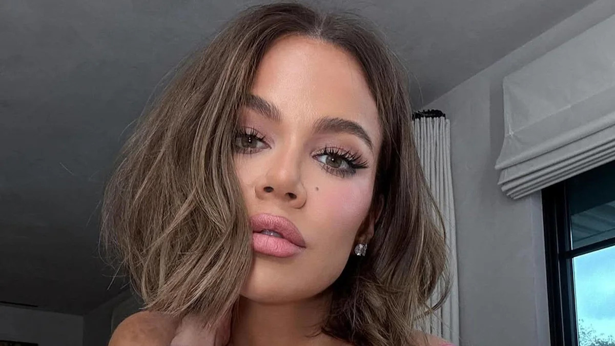Khloé Kardashian shares head-turning waterside photo in new family update