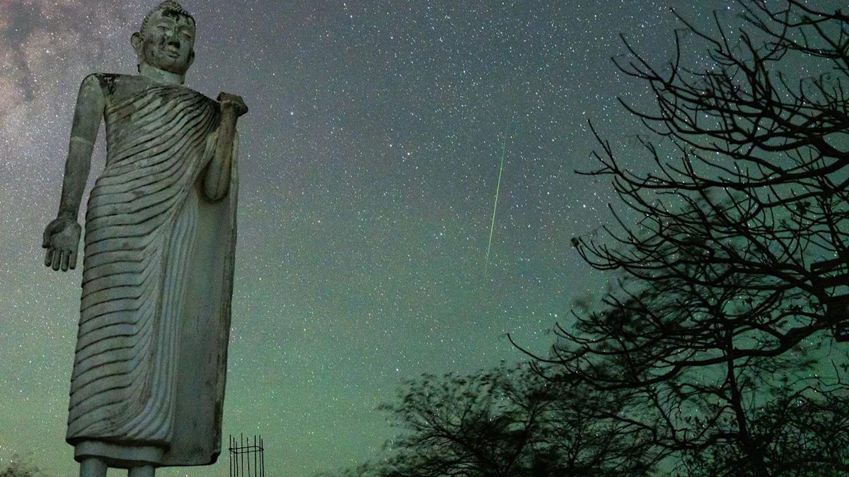 2 meteor showers peak on the same night this week ‪—‬ how to get the best views, despite a near-full moon