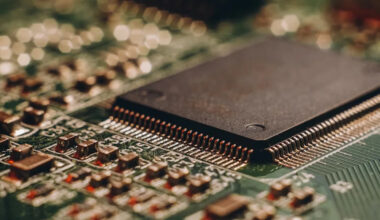 Broadcom vs. Marvell: A Valuation Showdown for the Custom AI Chip Trade
