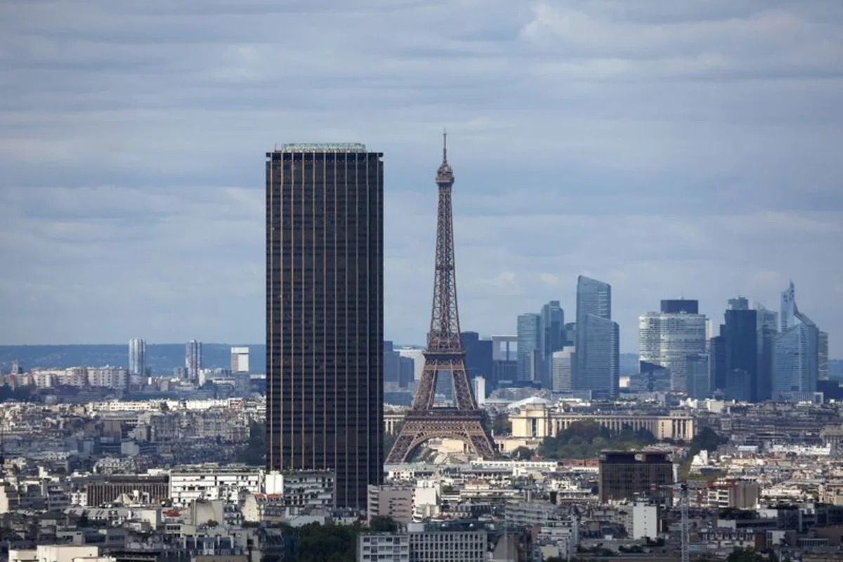 France faces debt surge unless spending curbed, report says