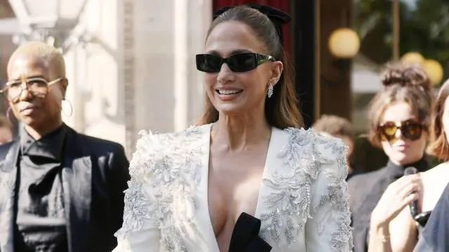 Jennifer Lopez’s Fringe Zuhair Murad Micro Miniskirt Has High Slits to PFW