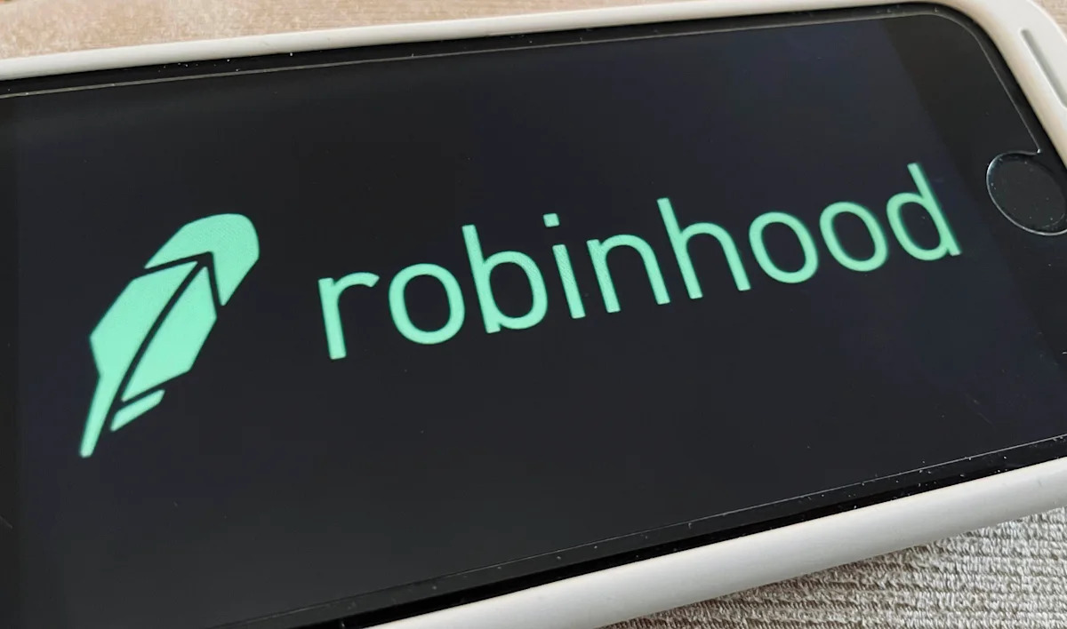 Robinhood stock soars on global expansion, AI agents, and a push for '24/7' trading