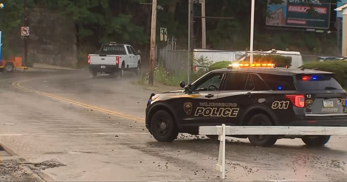 Water main break shuts down part of Parkway East detour in Wilkinsburg – WPXI