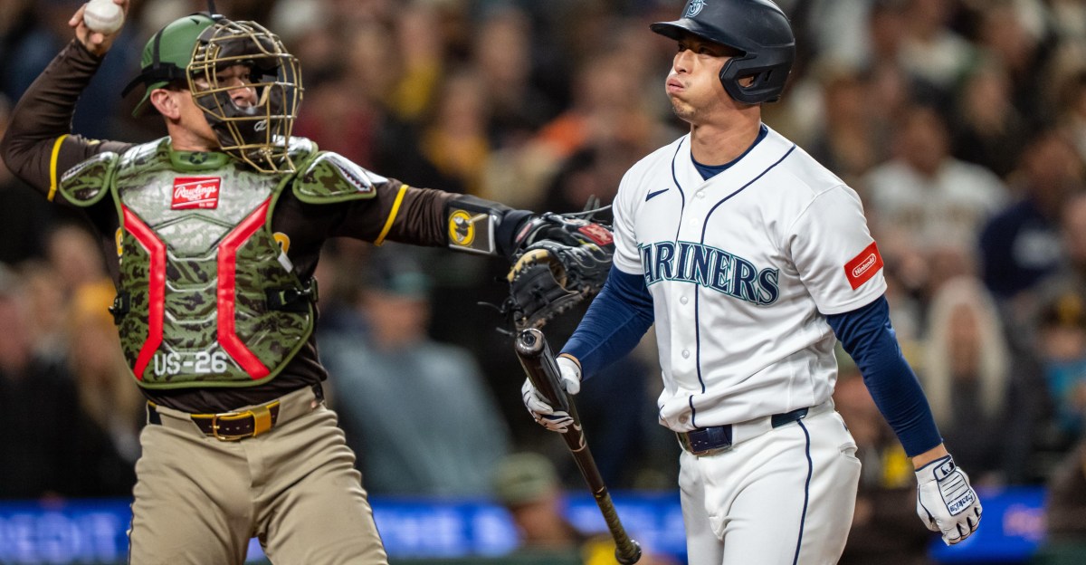 The Mariners Need to Make a Decision on Rob Refsnyder