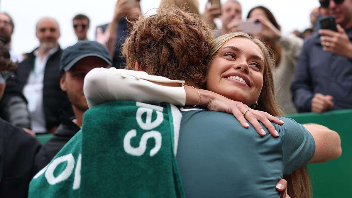 Jannik Sinner celebrates with Laila Hasanovic after a tennis match.