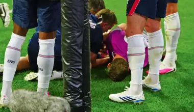 The midfielder Jordan Henderson will reportedly undergo surgery after breaking his arm during a post-match celebration following England's Round of 16 victory over Mexico at the 2026 FIFA World Cup.