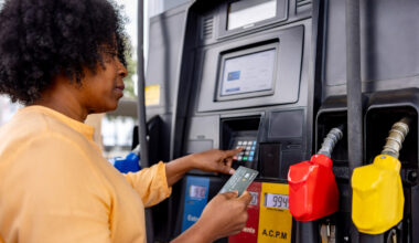 Here's How Much The Average US Household Spends On Gas Yearly (And The Amount They Use)