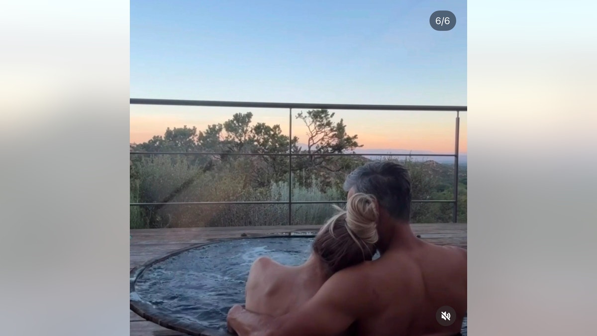 LeAnn Rimes and Eddie Cibrian in the hot tub