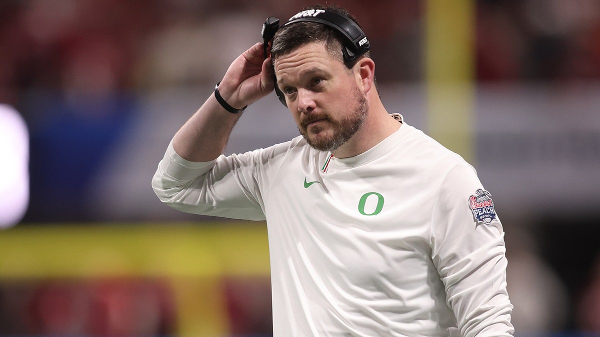 Dan Lanning on the sideline