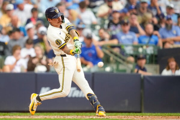 Joey Ortiz stays hot, going 3 for 3 in the Brewers' 4-3 win over the Mets