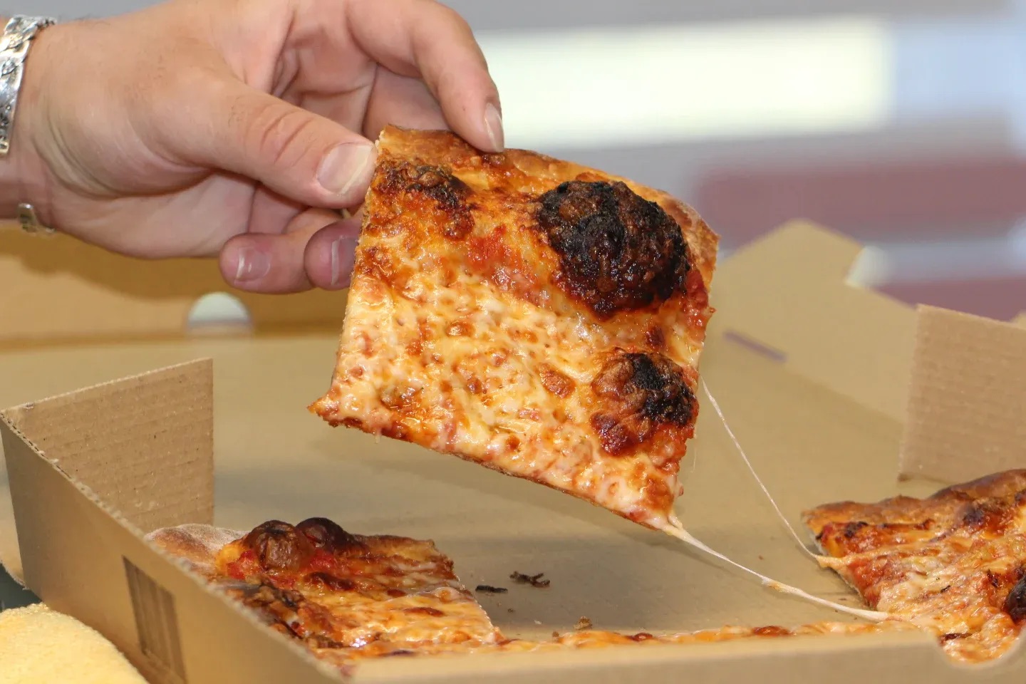 New Kosher ‘Pizzaoli’ Brings Thin Crust Pizza to Dania Beach • YeahThatsKosher