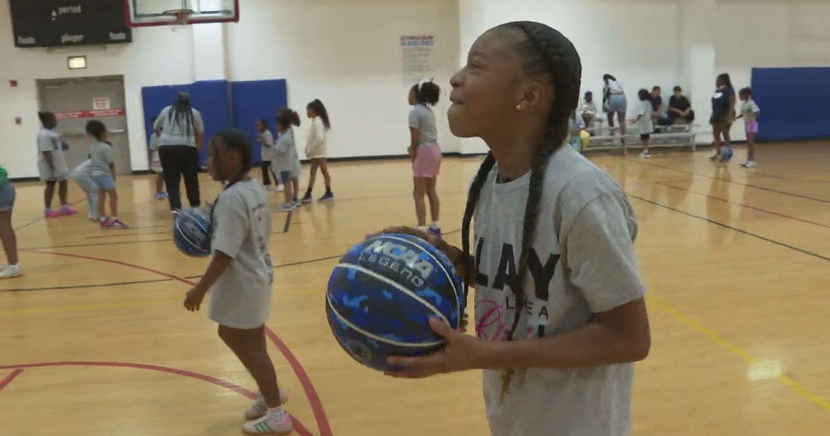 Chicago kids learn to "Play Like a Girl" at basketball clinic ahead of WNBA All-Star Game