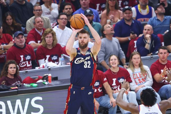 Sources: Sixers to land Dean Wade on four-year, $39M deal