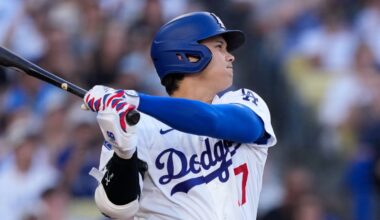 Shohei Ohtani out vs. Mariners with sore knee; Dodgers cite precaution