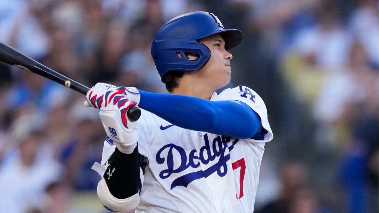 Shohei Ohtani out vs. Mariners with sore knee; Dodgers cite precaution