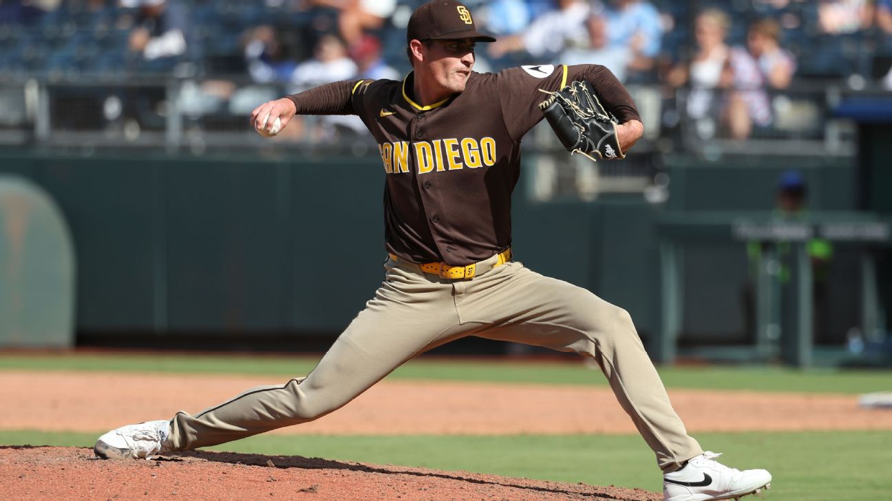 Pirates add bullpen depth by trading for Padres' Ron Marinaccio