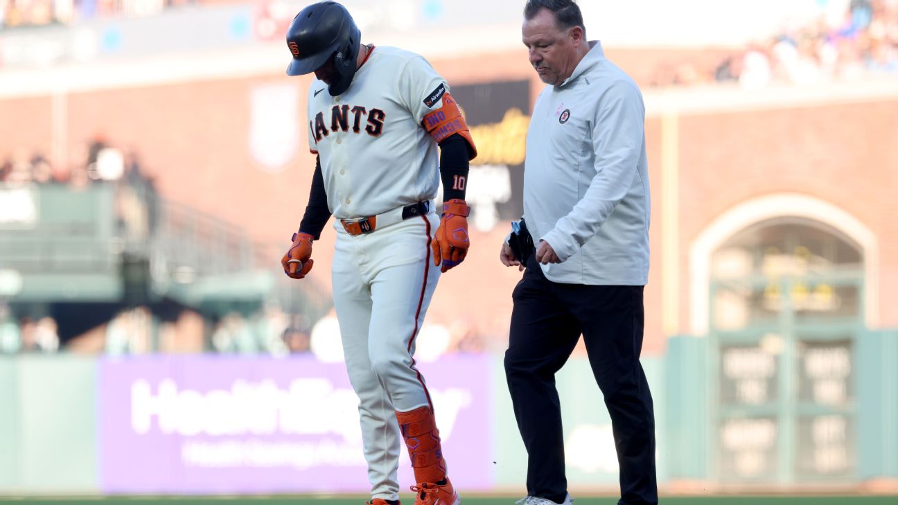 Giants 3B Casey Schmitt exits early with apparent leg injury