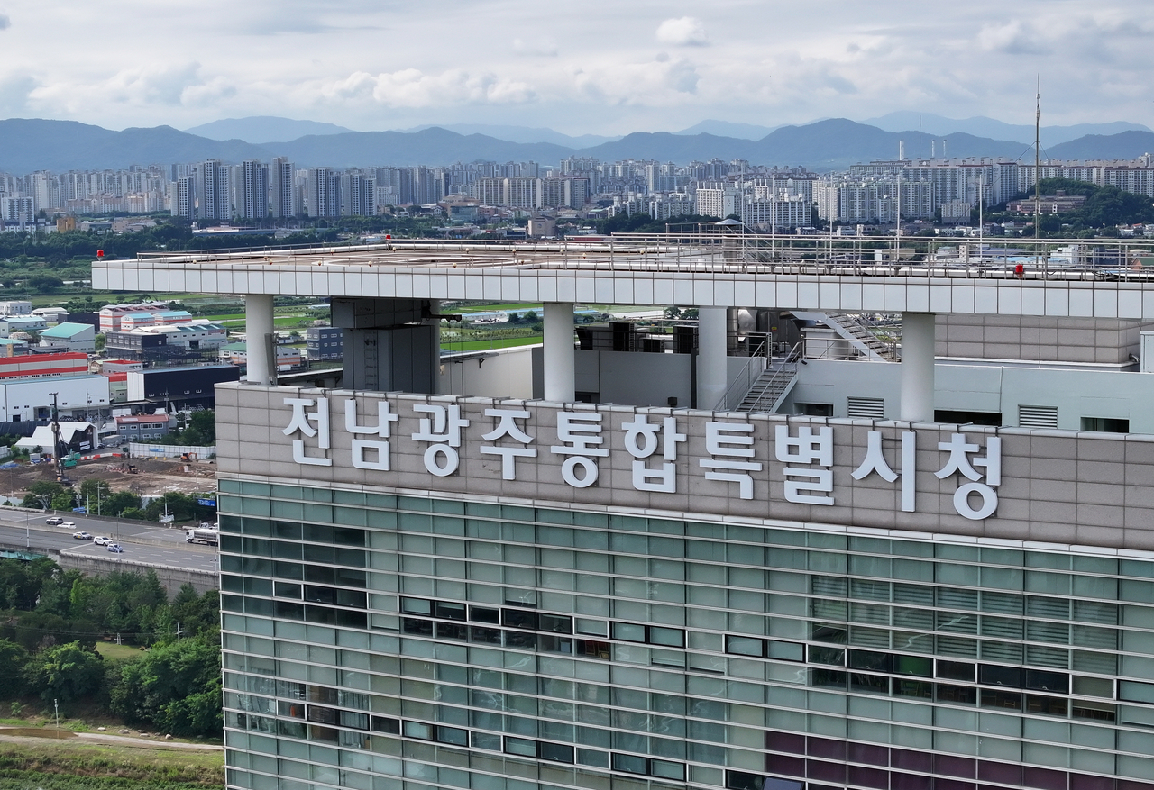 A new sign labeled "Jeonnam-Gwangju Special City Hall" is installed at Gwangju City Hall on July 1, the first day of the new administrative union. (Yonhap)