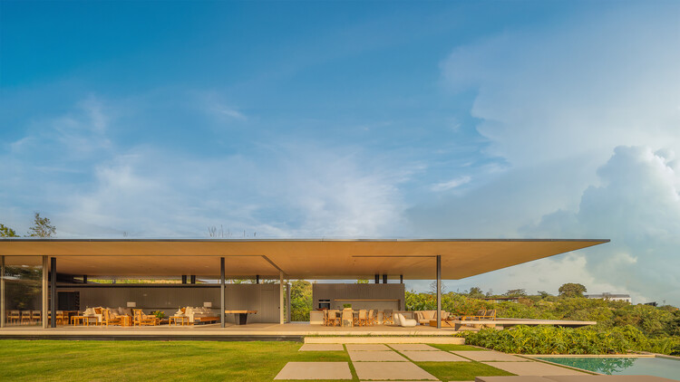 DRP House / Jacobsen Arquitetura - Image 1 of 19