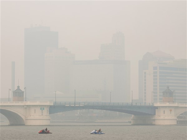 Second day of hazardous smoke impacts activities in Toledo area