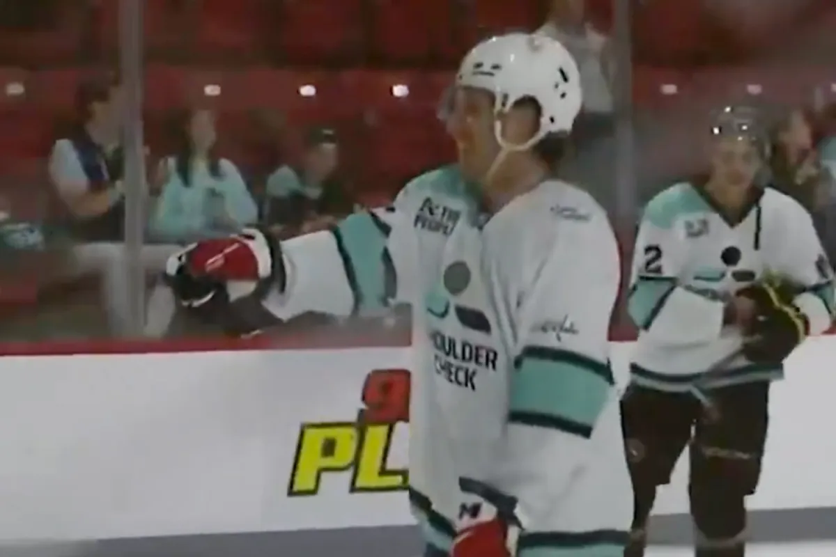 Ryan Leonard scores goal, shares funny moment with Gabe Perreault at Shoulder Check Showcase
