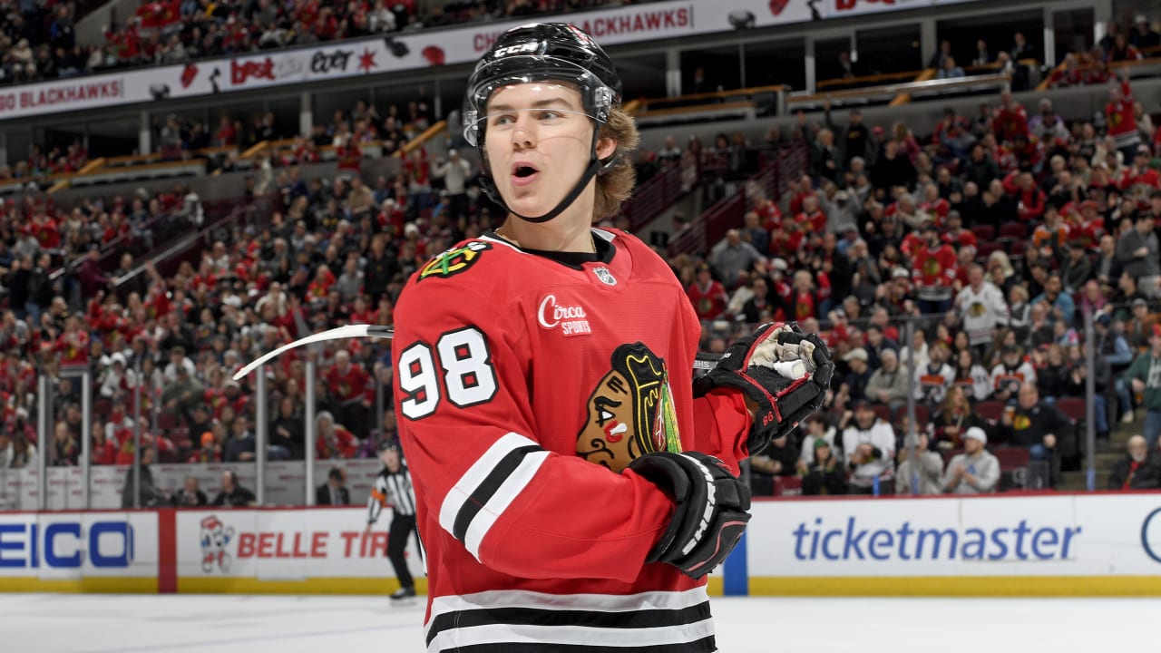 Bedard signs 5-year, $75 million contract with Blackhawks