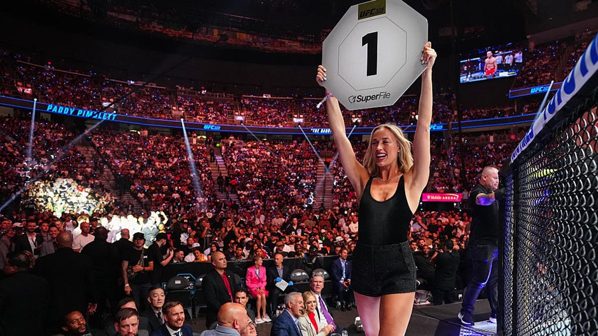 Sophie Cunningham announces a round during a lightweight fight at T-Mobile Arena.