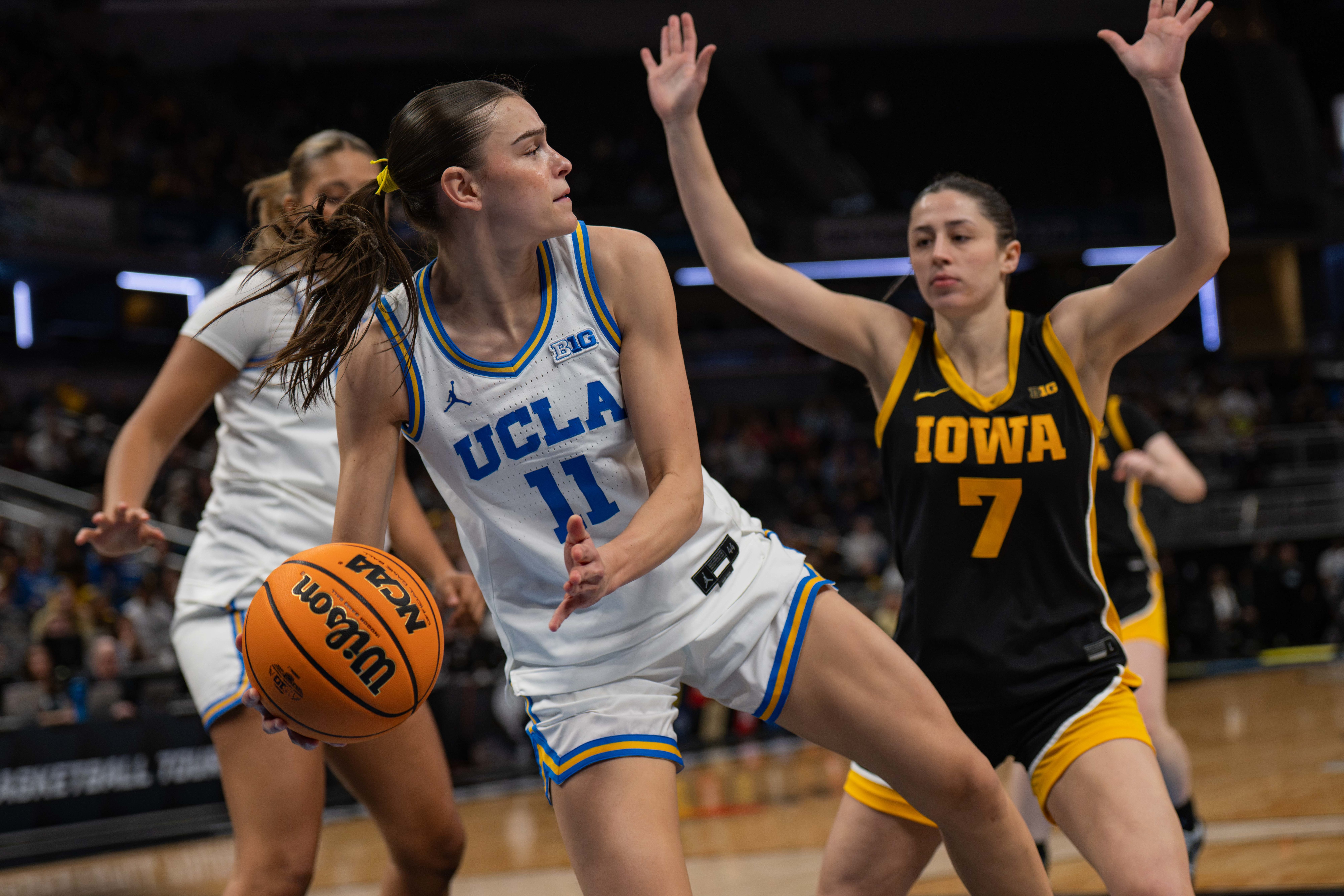 Former Bruin guard Gabriela Jaquez prepares to throw the ball against Iowa. Jaquez was a four-year Bruin and now plays with the Chicago Sky after being selected in the 2026 WNBA Draft. (Brianna Carlson/Daily Bruin staff)