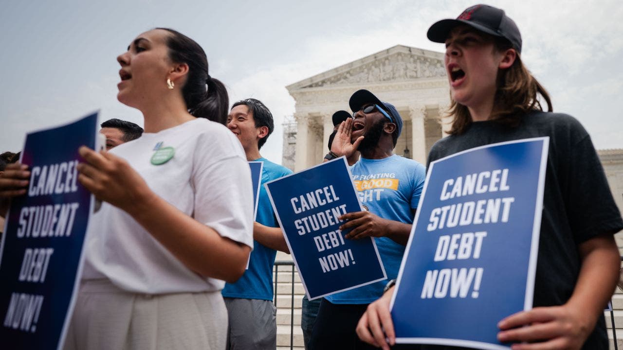 Record student loan defaults: 9.5M borrowers in default, data shows