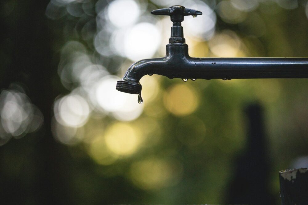 Due to its high-energy demand, AI expansion is compounding energy and water crises.