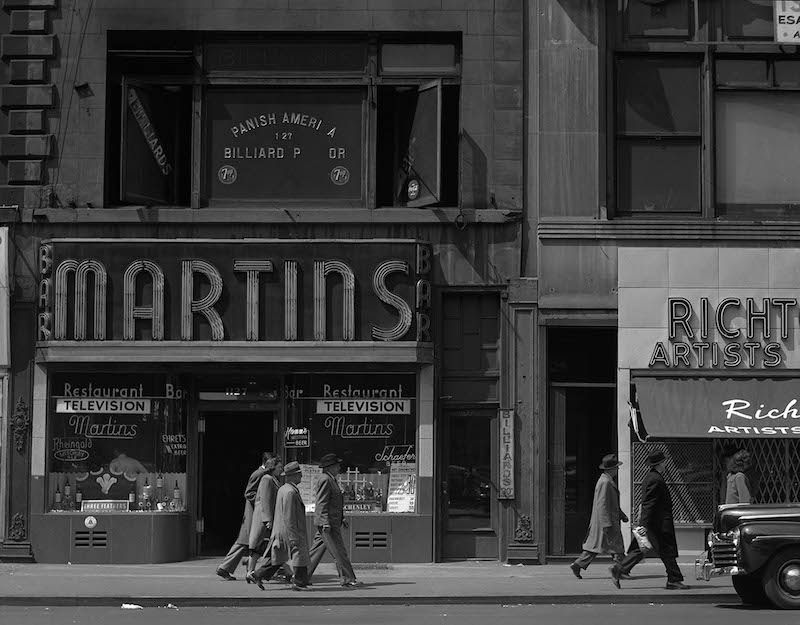 Todd Webb, The Sixth Avenue (Sixth Avenue Between 43rd and 44th Streets), New York, New York, 1948. ©Todd Webb / MUUS Collection