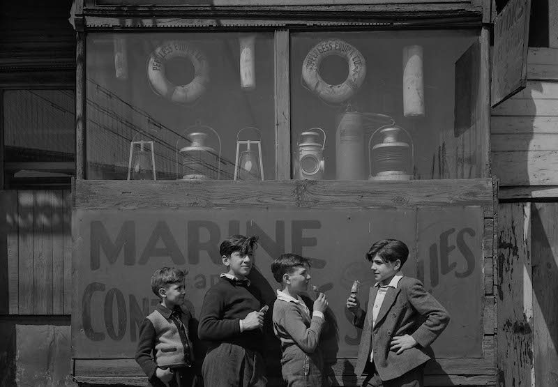 Todd Webb, Near Fulton Fish Market, 1946, 1946. ©Todd Webb / MUUS Collection