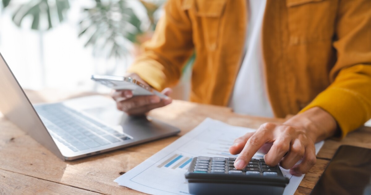Middle-income Americans struggle to keep up with cost of living