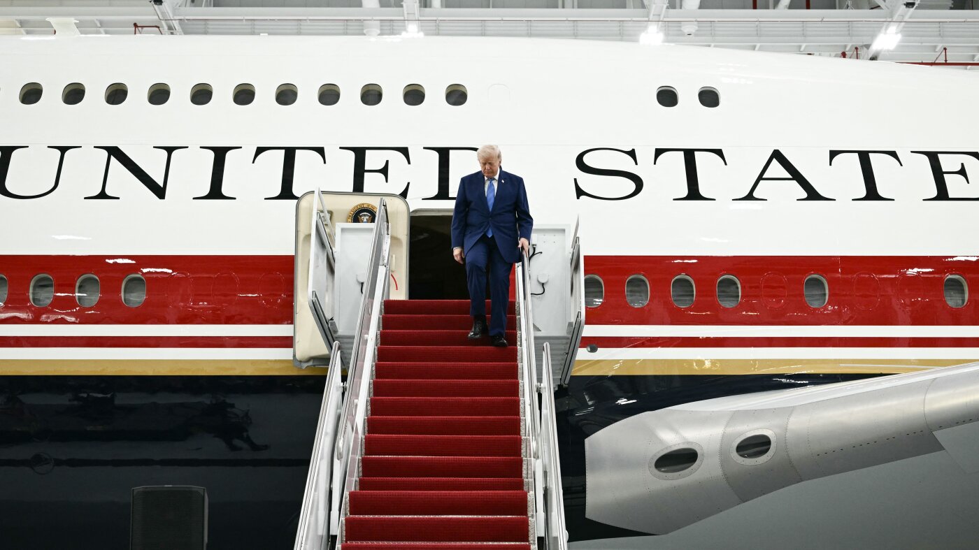 ‘New York Times’ alleges White House seeks to intimidate reporters : NPR