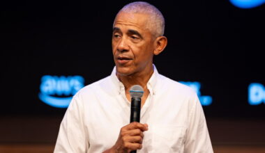 Barack Obama surprises WNBA All-Stars at their practice