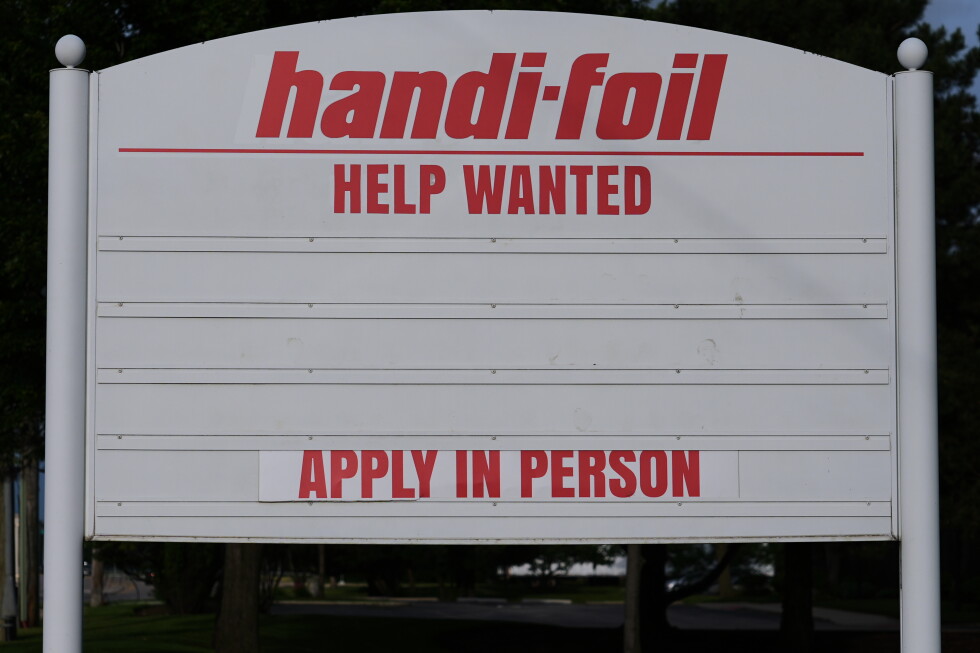 US jobless claims dip to 215,000 as layoffs stay historically low