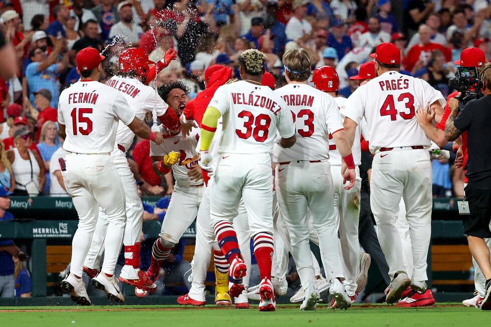 Herrera doubles as Cardinals rally to beat Cubs 3-2 in 10 innings