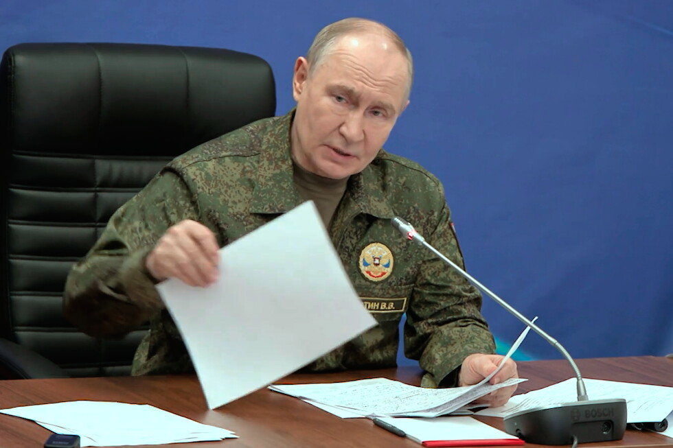 Attack on Crimea kills 1 as Putin and Zelenskyy hold separate Trump calls