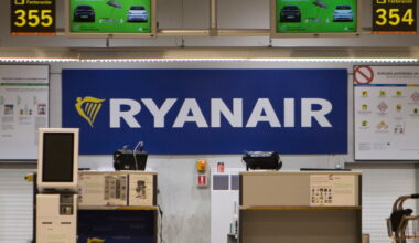 US aviation safety investigators take over Ryanair flight probe