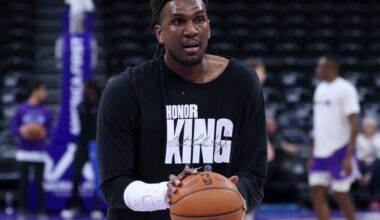 Lakers land their backup center in veteran Kevon Looney