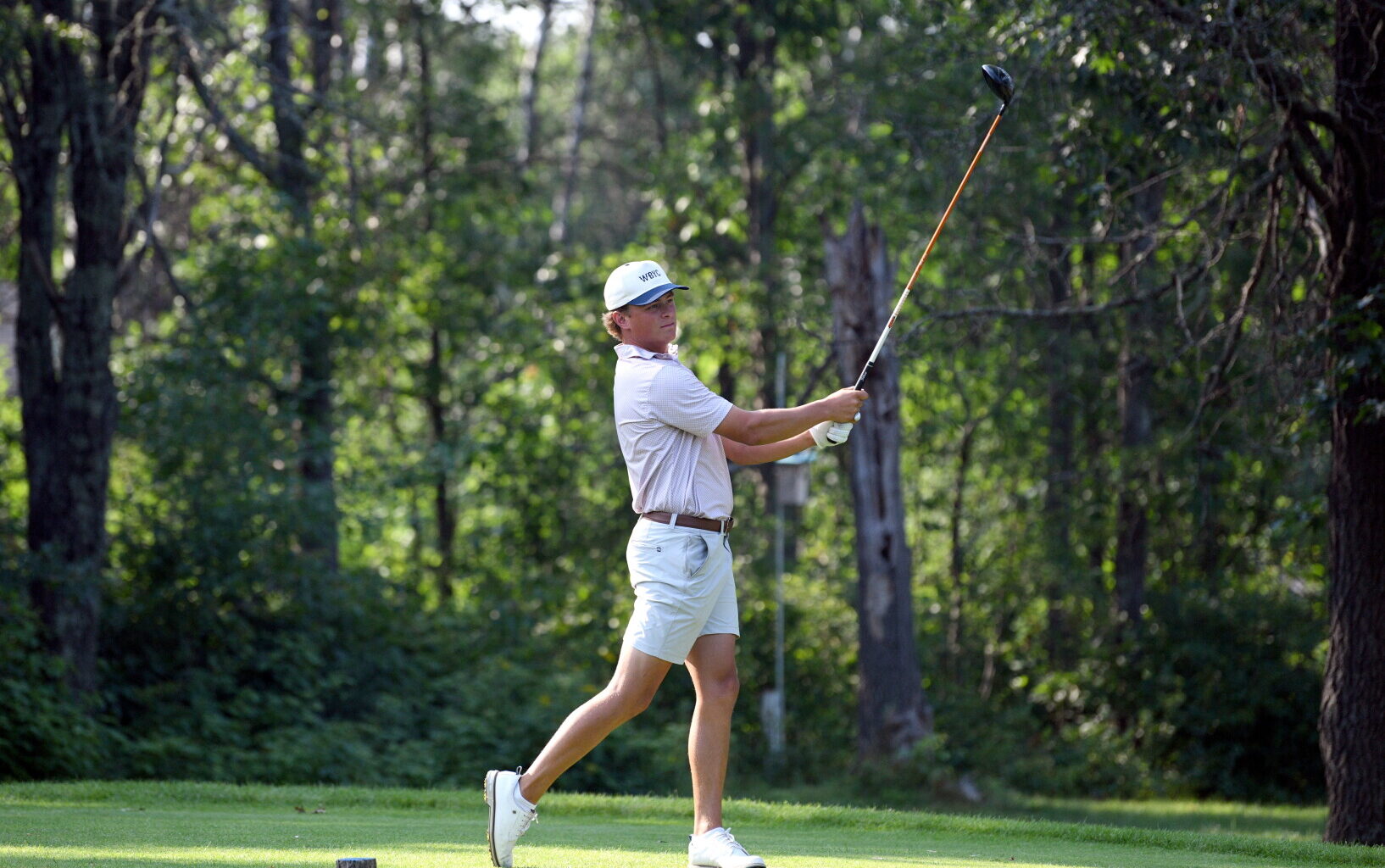 Carson Skarperud goes way low to win Birchmont Men’s Division medalist convincingly