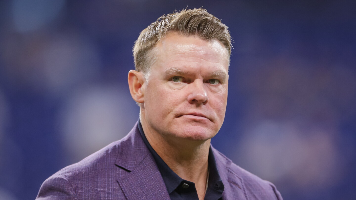 Colts G.M. Chris Ballard says he wouldn't agree to extension with team before season