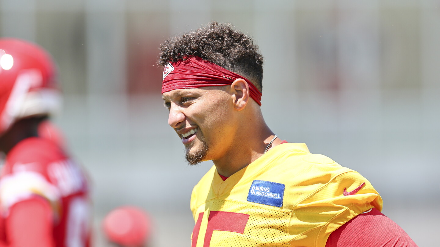 Patrick Mahomes reiterates goal is to play Week 1: "I don't want to miss that game"