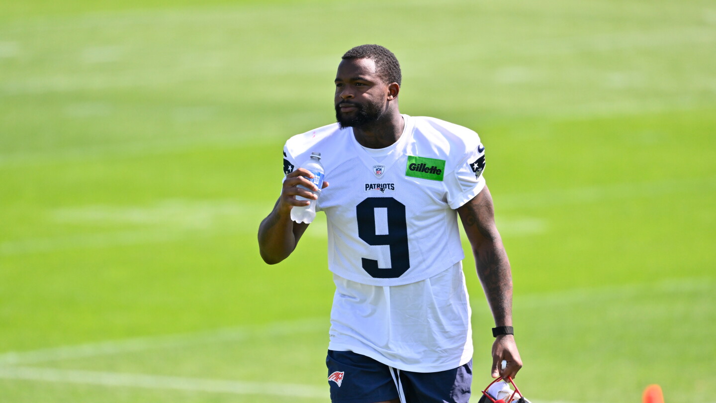 Mike Vrabel has "a lot of respect" for how Kayshon Boutte has handled a tricky situation